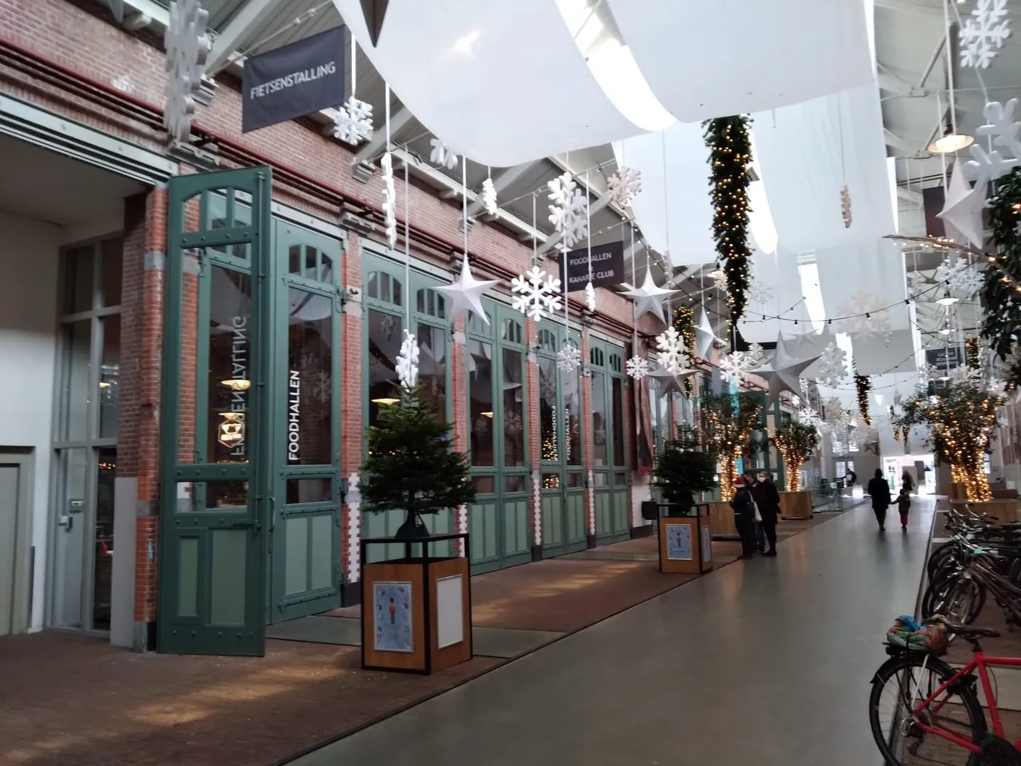 Foodhallen in De Hallen