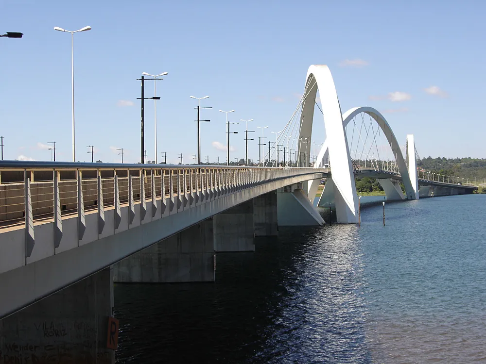 Ponte JK e Ermida Dom Bosco