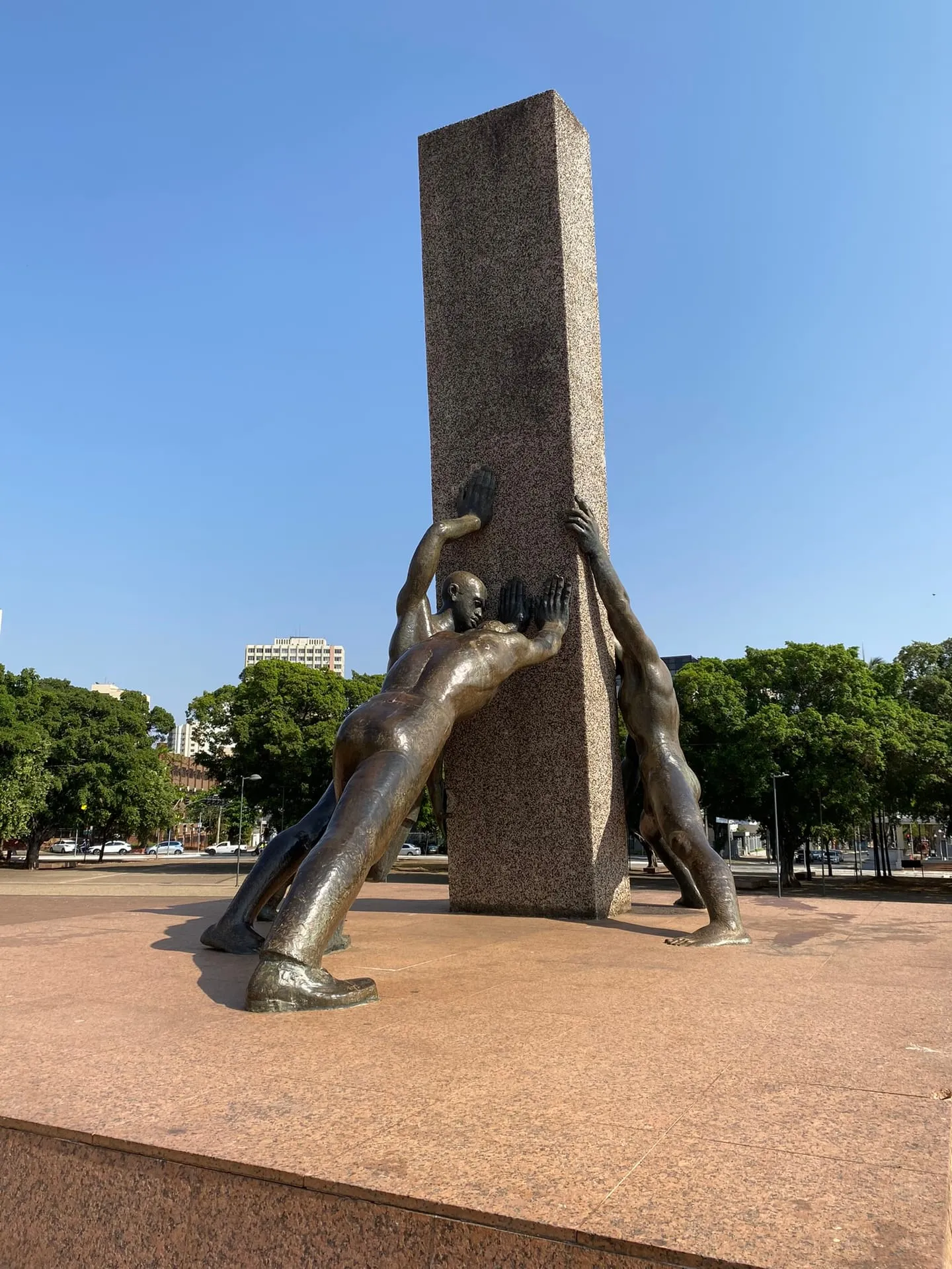 Praça Cívica e Centro art déco