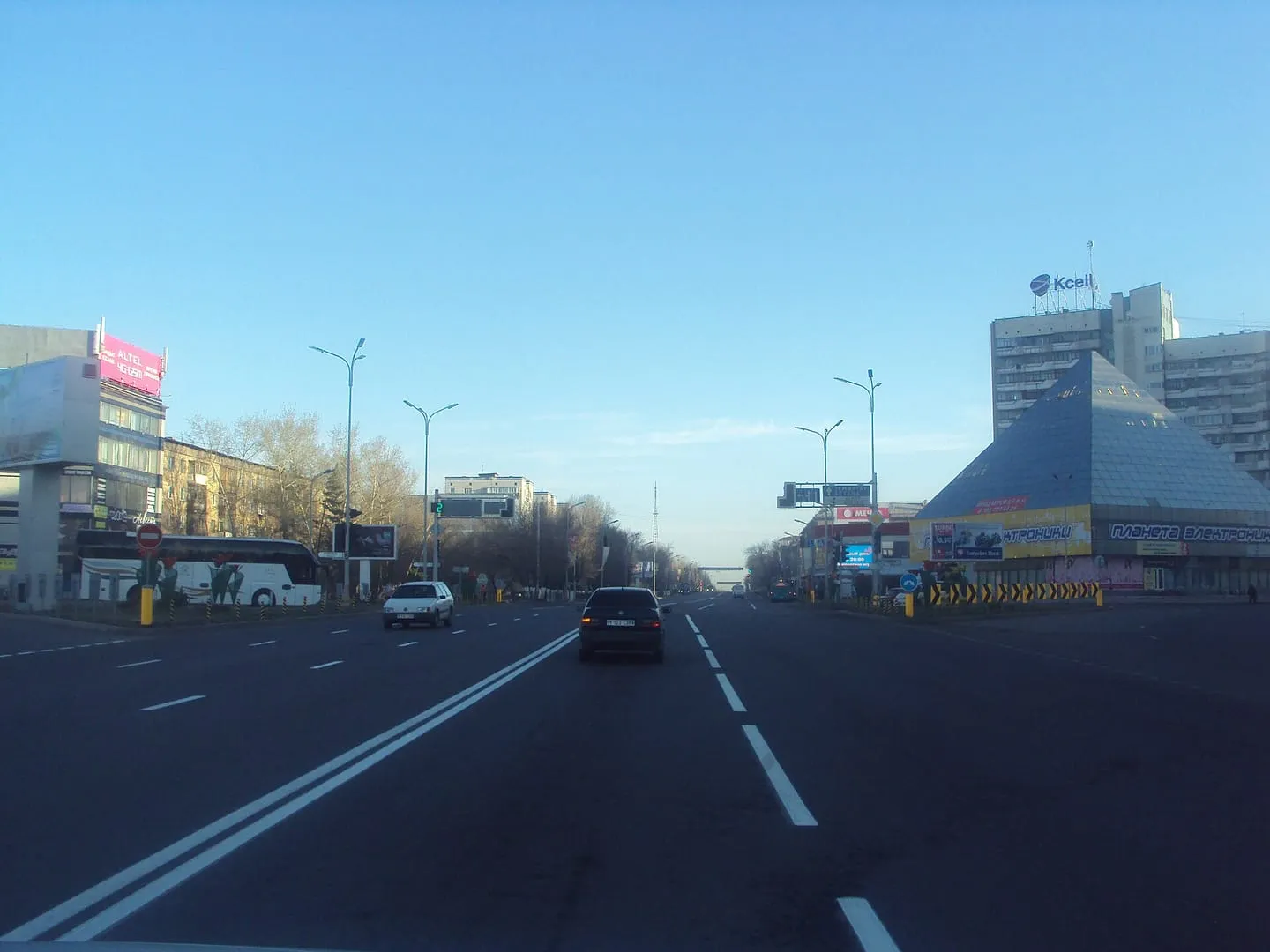 Проспект Бухар-Жырау и «Шахтёрская слава»