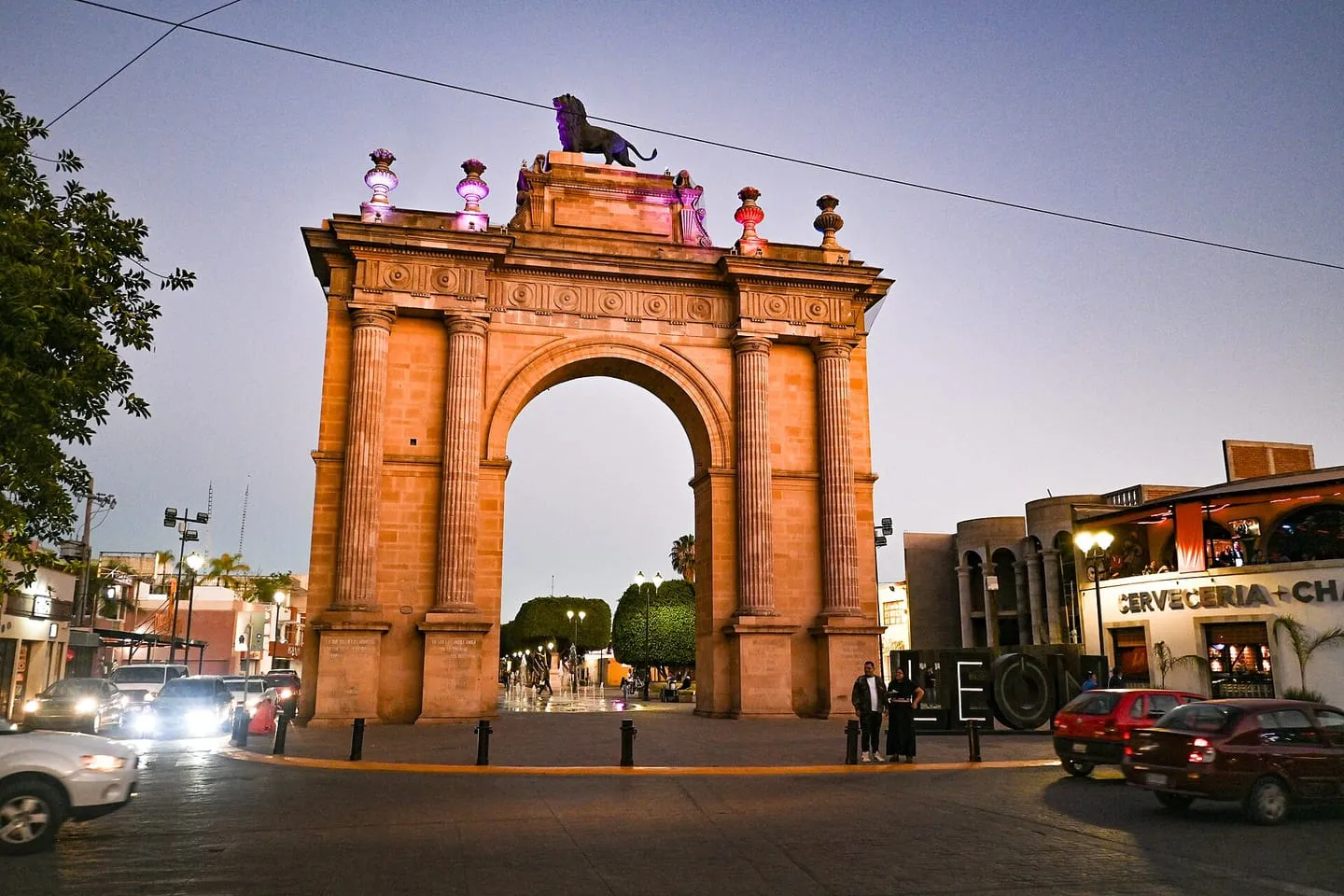 Calzada de los Héroes al atardecer