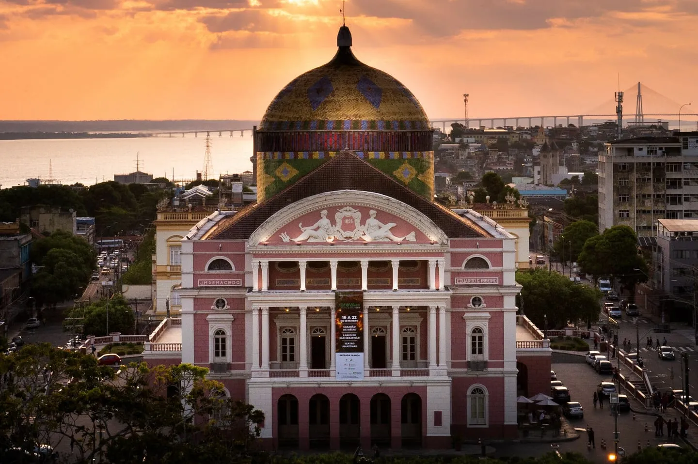 Teatro Amazonas e Largo de São Sebastião
