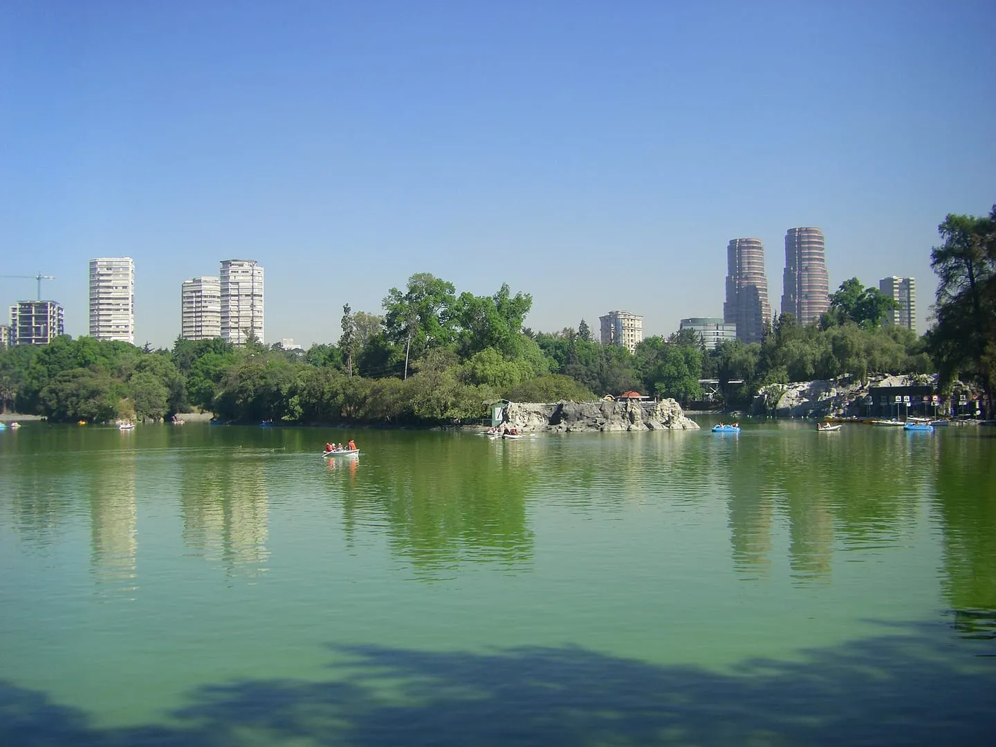 Bosque de Chapultepec: lago y Castillo