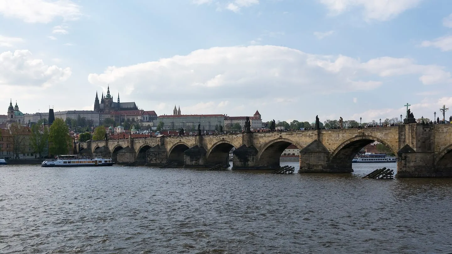 Староместская площадь и Карлов мост