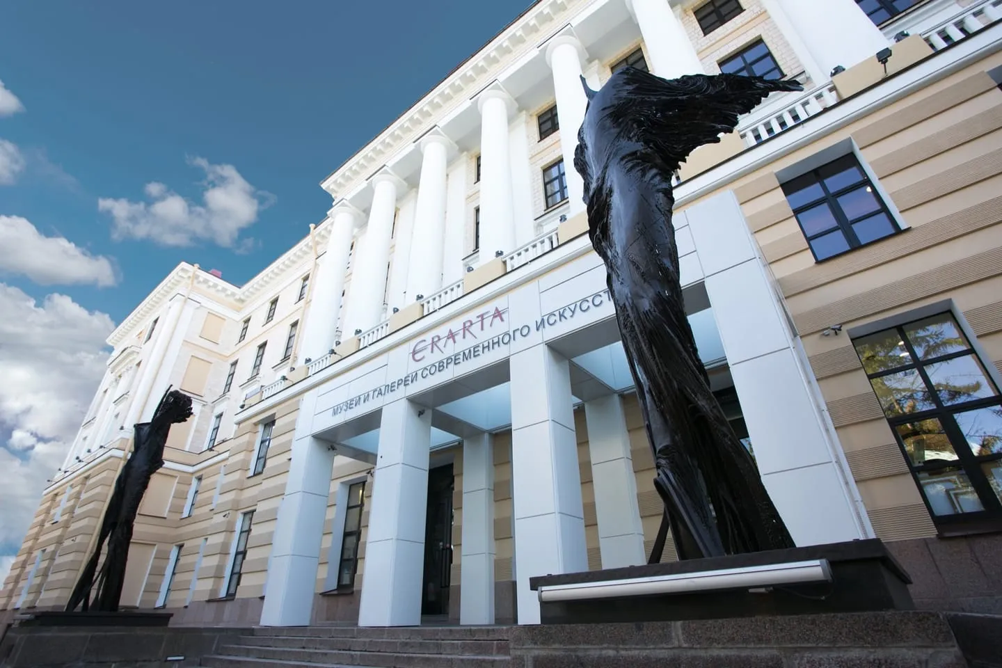Эрарта и прогулка по Васильевскому острову