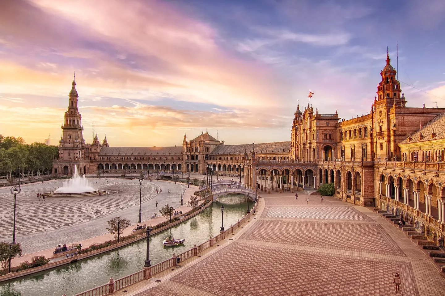 Plaza de España y María Luisa