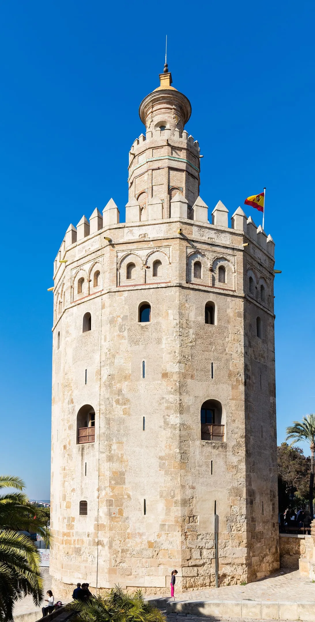 Torre del Oro y el paseo fluvial