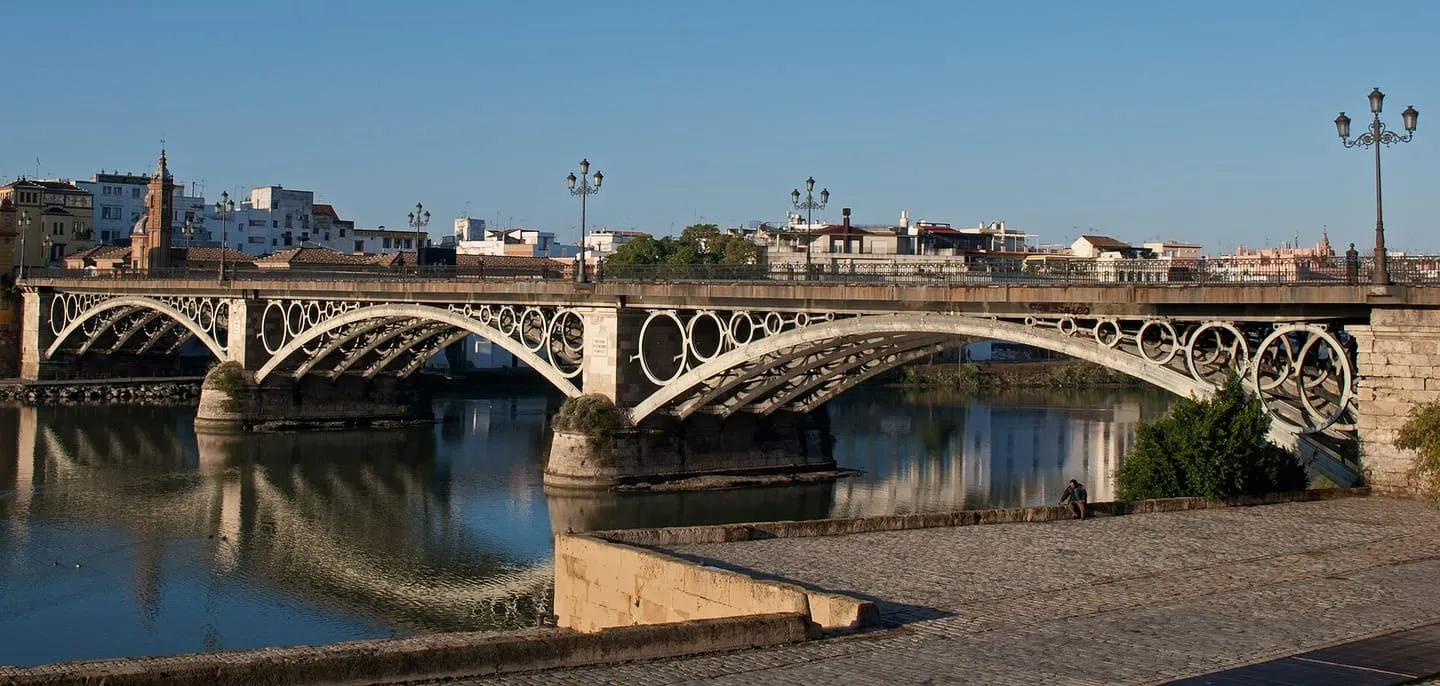 Puente de Triana y calle Betis