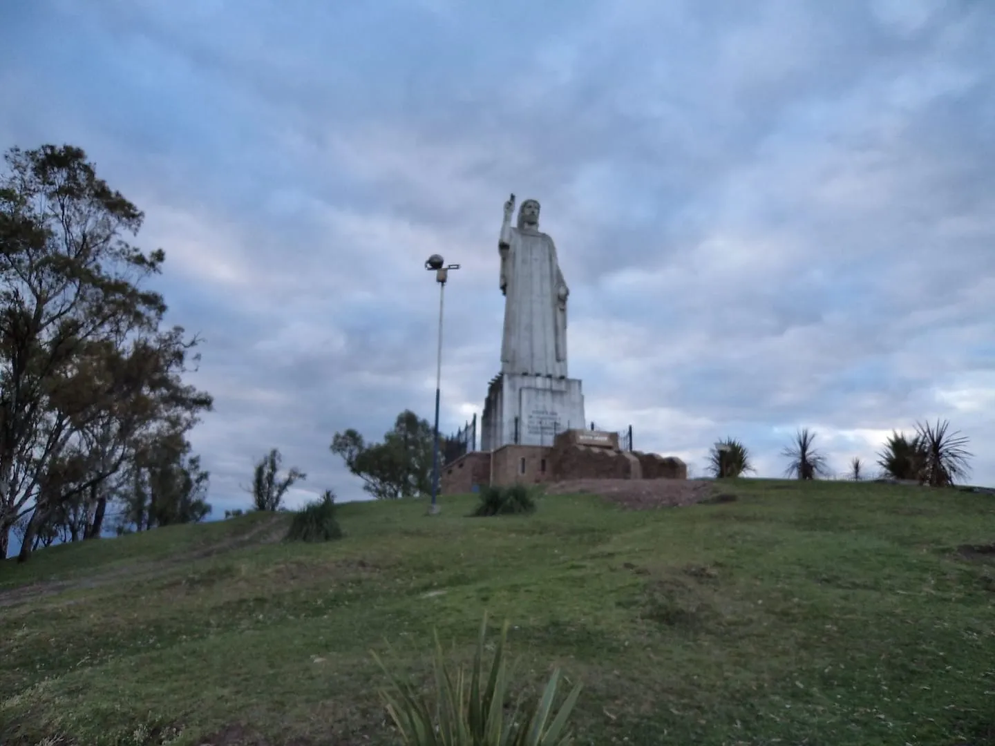 Cerro San Javier y Cristo Bendicente